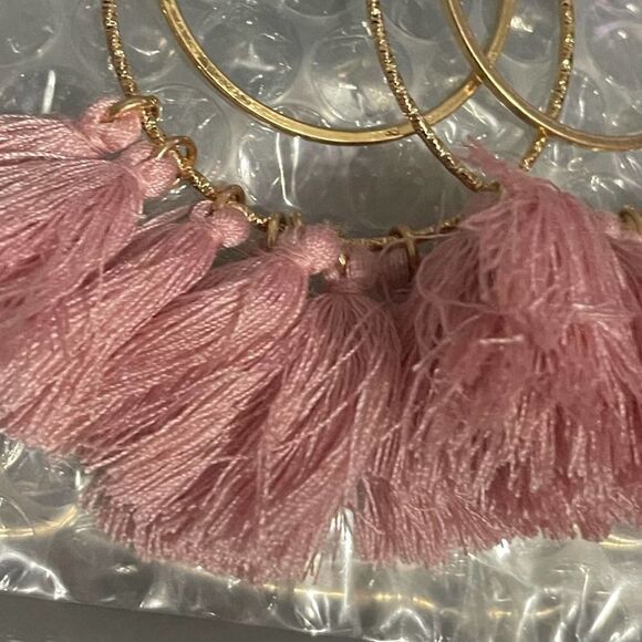 Lulus Double Hoop Gold Tone Pink Tassel Earrings NEW - Picture 3 of 4